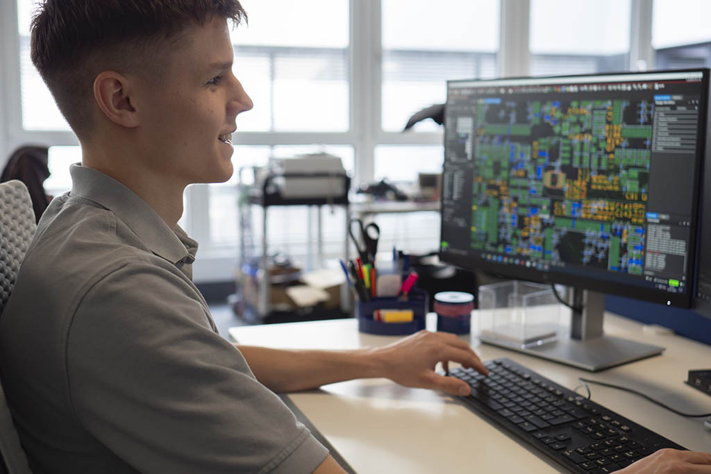 Yoann from STRATEC while smiling into the monitor on his desk