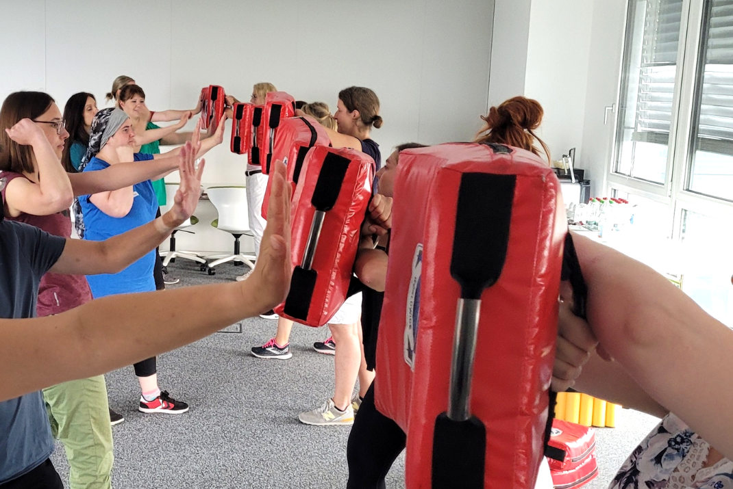 Female STRATEC employees in a self-defense course in Birkenfeld, Germany