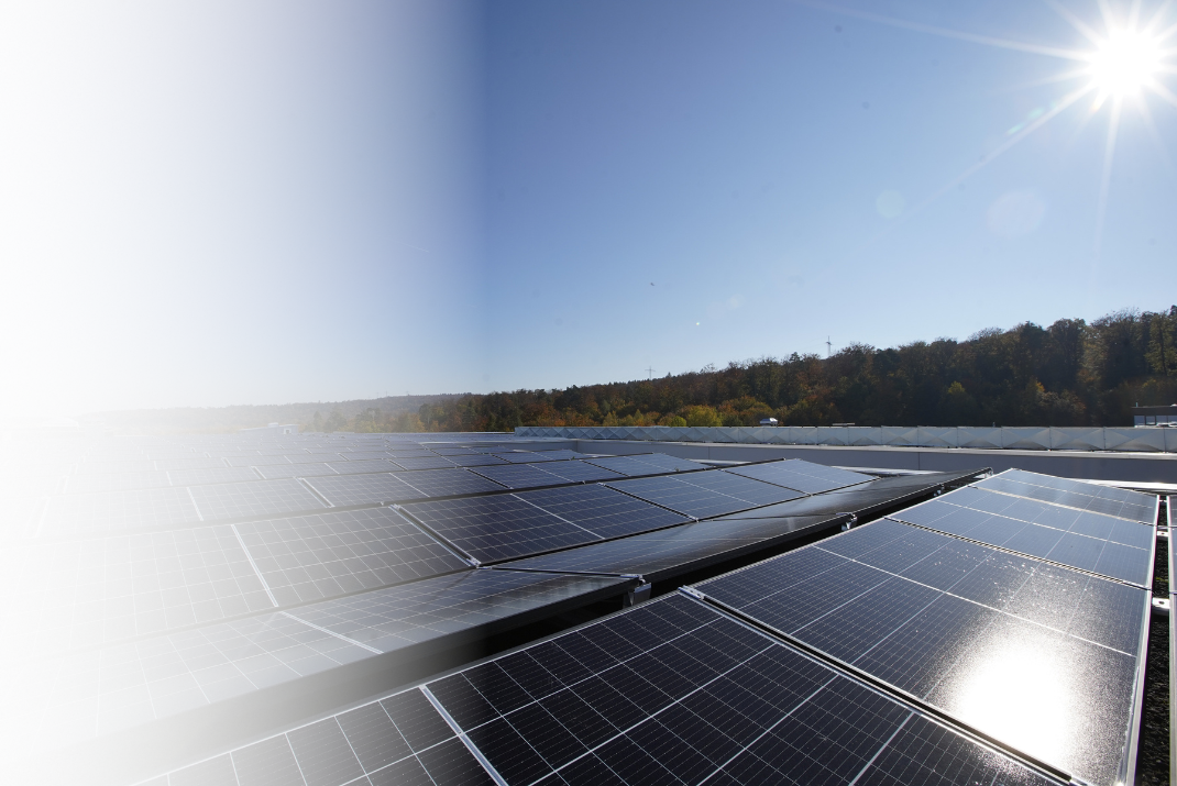 Solar panels on the roof of STRATEC’s headquarters in Birkenfeld 