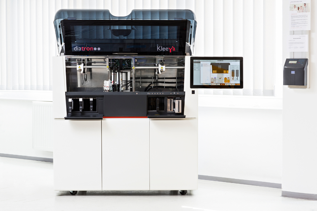 Chemiluminescence analyzer KleeYa by Diatron in a laboratory with opened areas and running screen